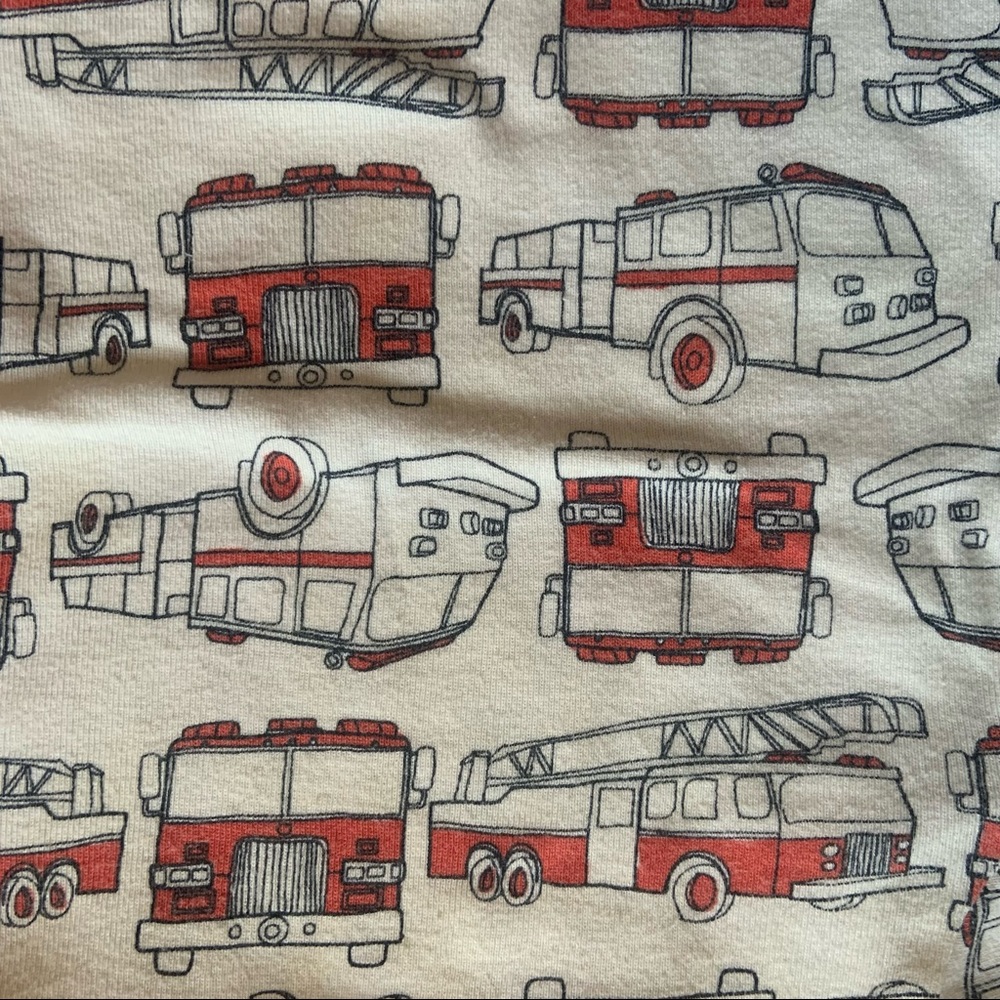 Carter’s 4 Piece Firetruck PJ Set Size 9 Months - Picture 2 of 4
